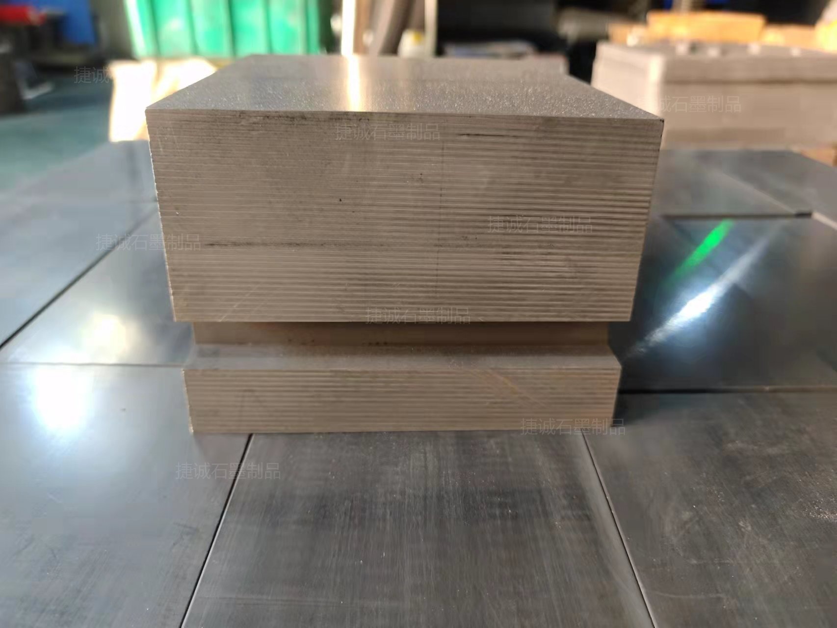 多層鋁箔覆鎳抗氧化石墨塊，軟連接石墨塊，焊接成型石墨電極，軟連接石墨電極，銅排軟連接電極塊，軟連接石墨塊生產(chǎn)廠家